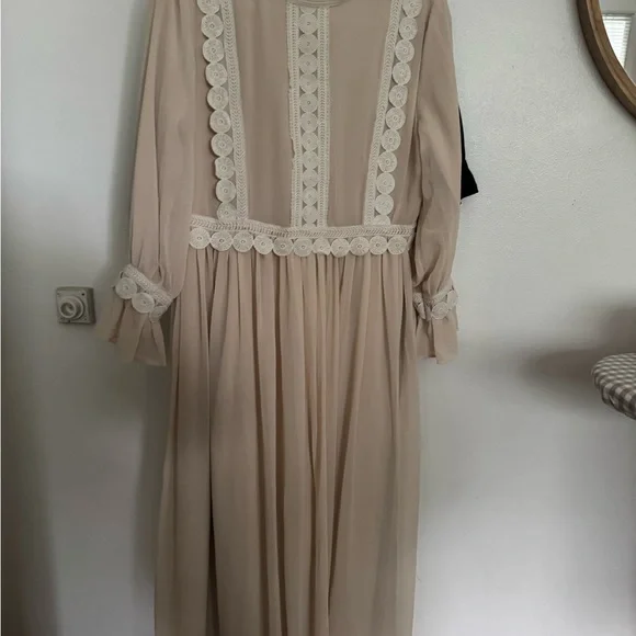 Dainty Jewells Maxi Dress - Picture 4 of 6